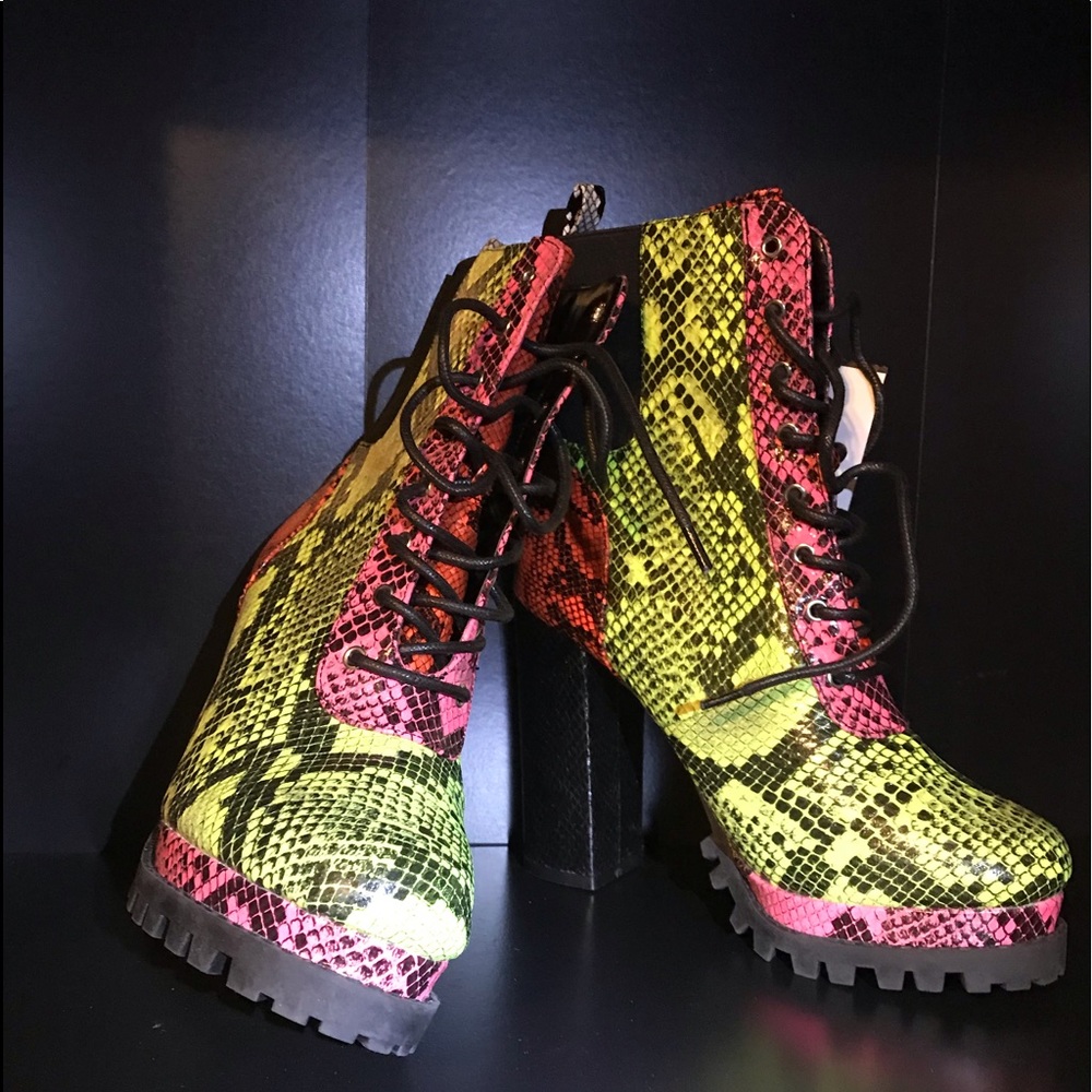 CAPE ROBBIN JILTED CHUNKY HEEL LACE UP BOOTIE